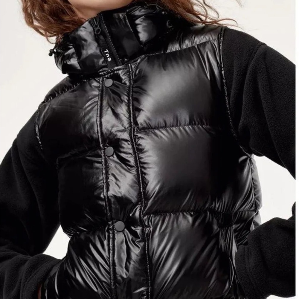 Aritzia TNA super puff vest